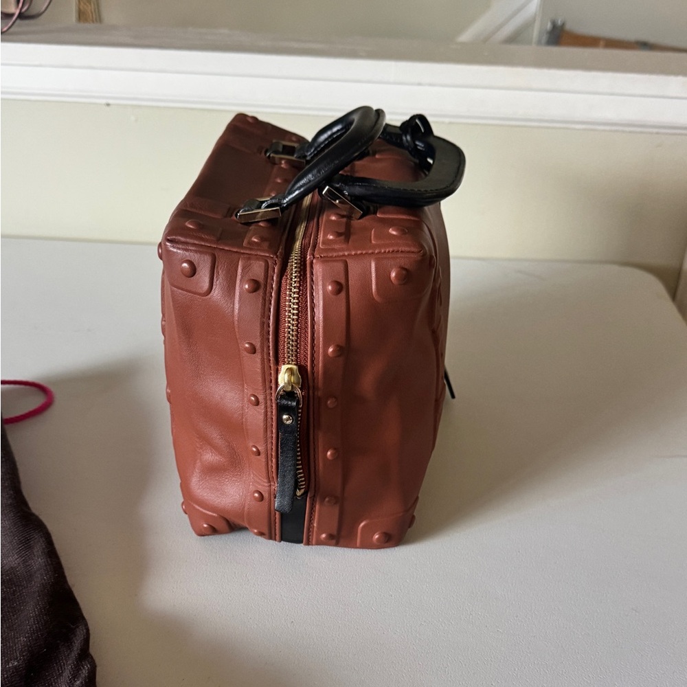 Kate Spade Chestnut Box Bag with Black Handles - Picture 4 of 8